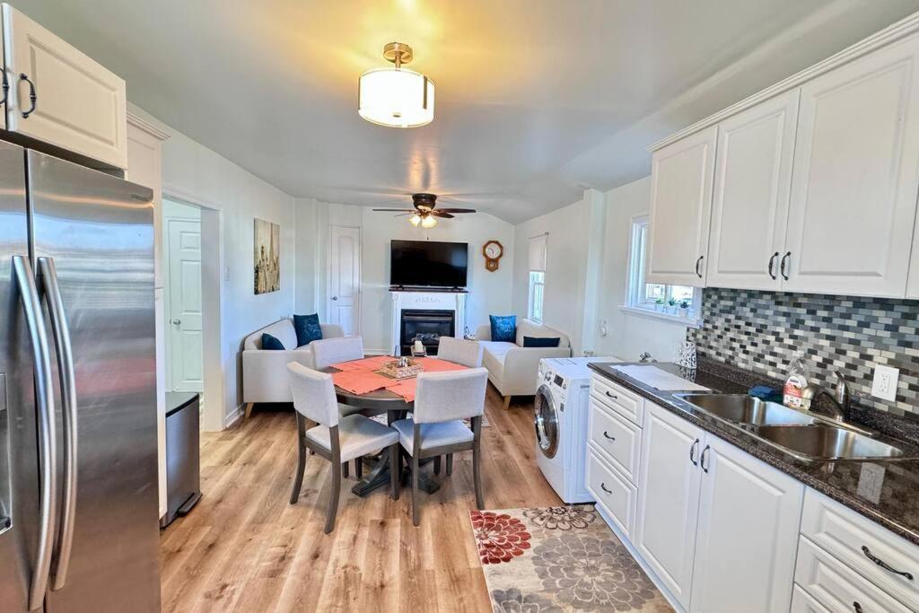Near The Falls Two Bedroom - 5 Min Walk To Clifton Niagara Falls Exterior photo