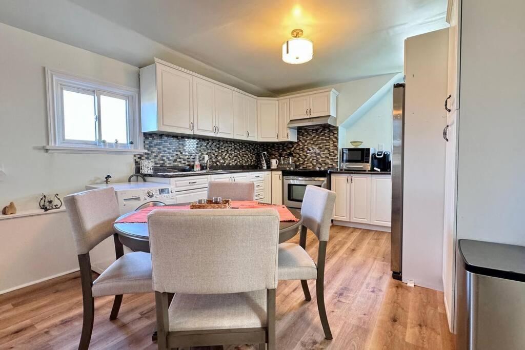 Near The Falls Two Bedroom - 5 Min Walk To Clifton Niagara Falls Exterior photo